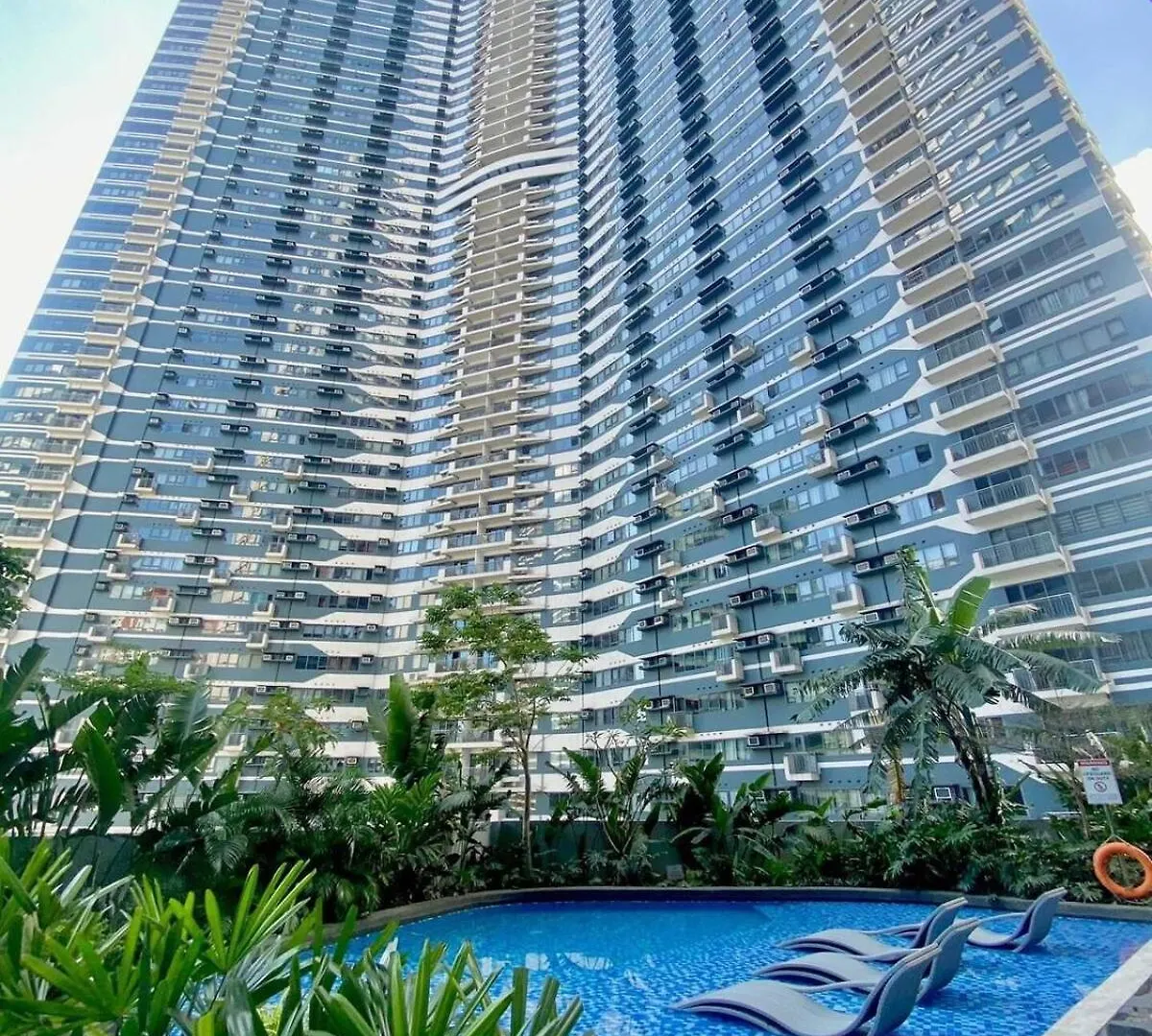 Luxurious 2 Bedroom Oasis In Air Residences With Bar Ktv And Games Manila Apartment